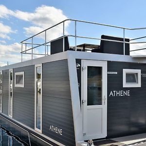 Cosy Floating Boatlodge Athene